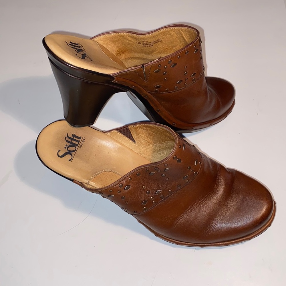 Sofft clogs mules slip-in shoes with heels. All leather. Size 10.